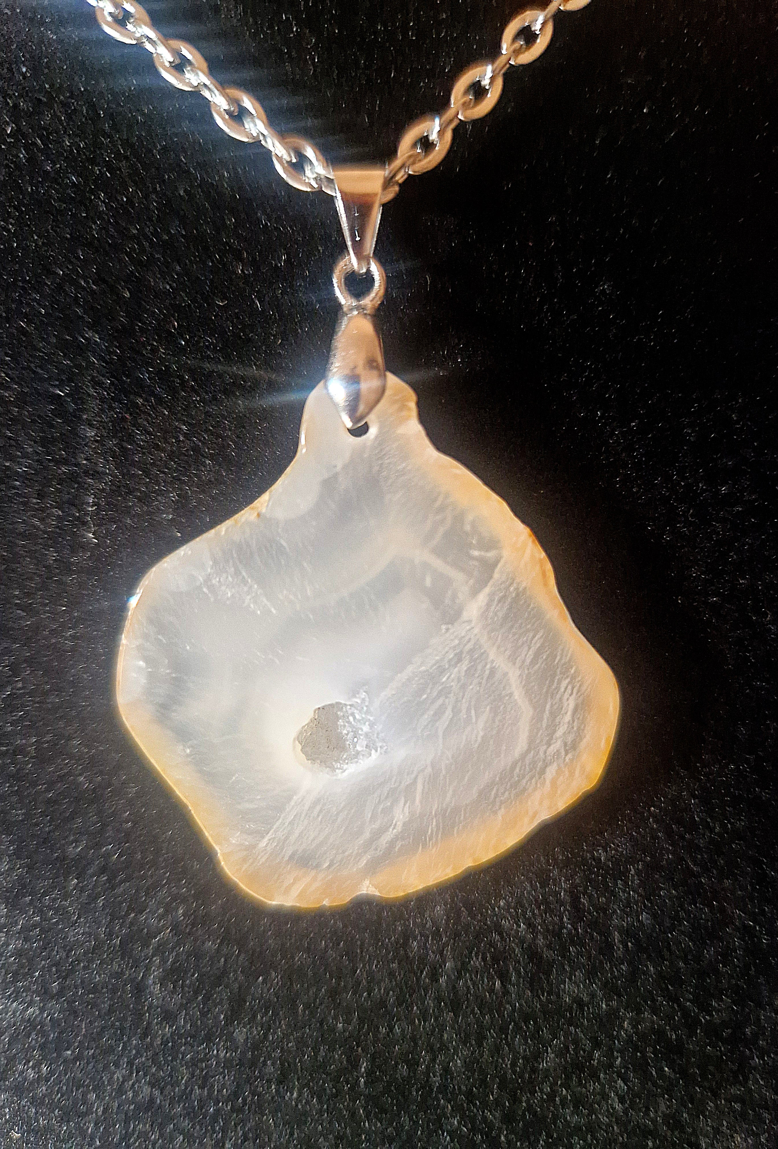 Achat Scheiben-Anhänger mit Kette – zeitlose Eleganz & natürliche Balance