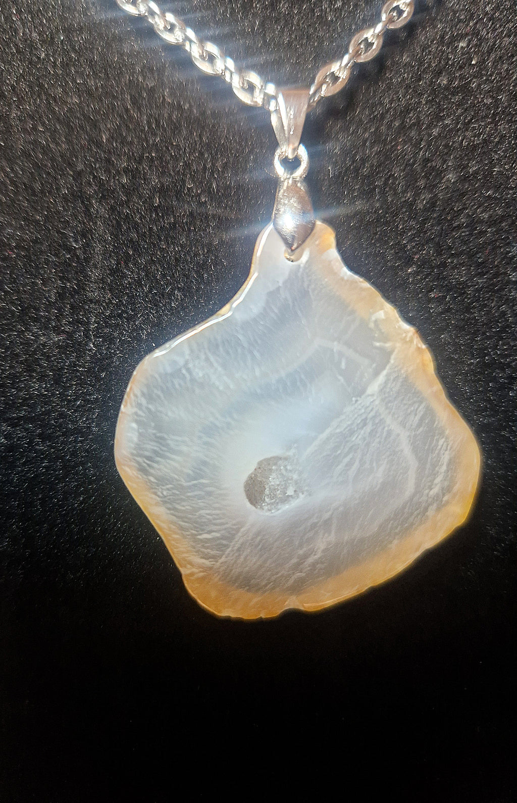 Achat Scheiben-Anhänger mit Kette – zeitlose Eleganz & natürliche Balance