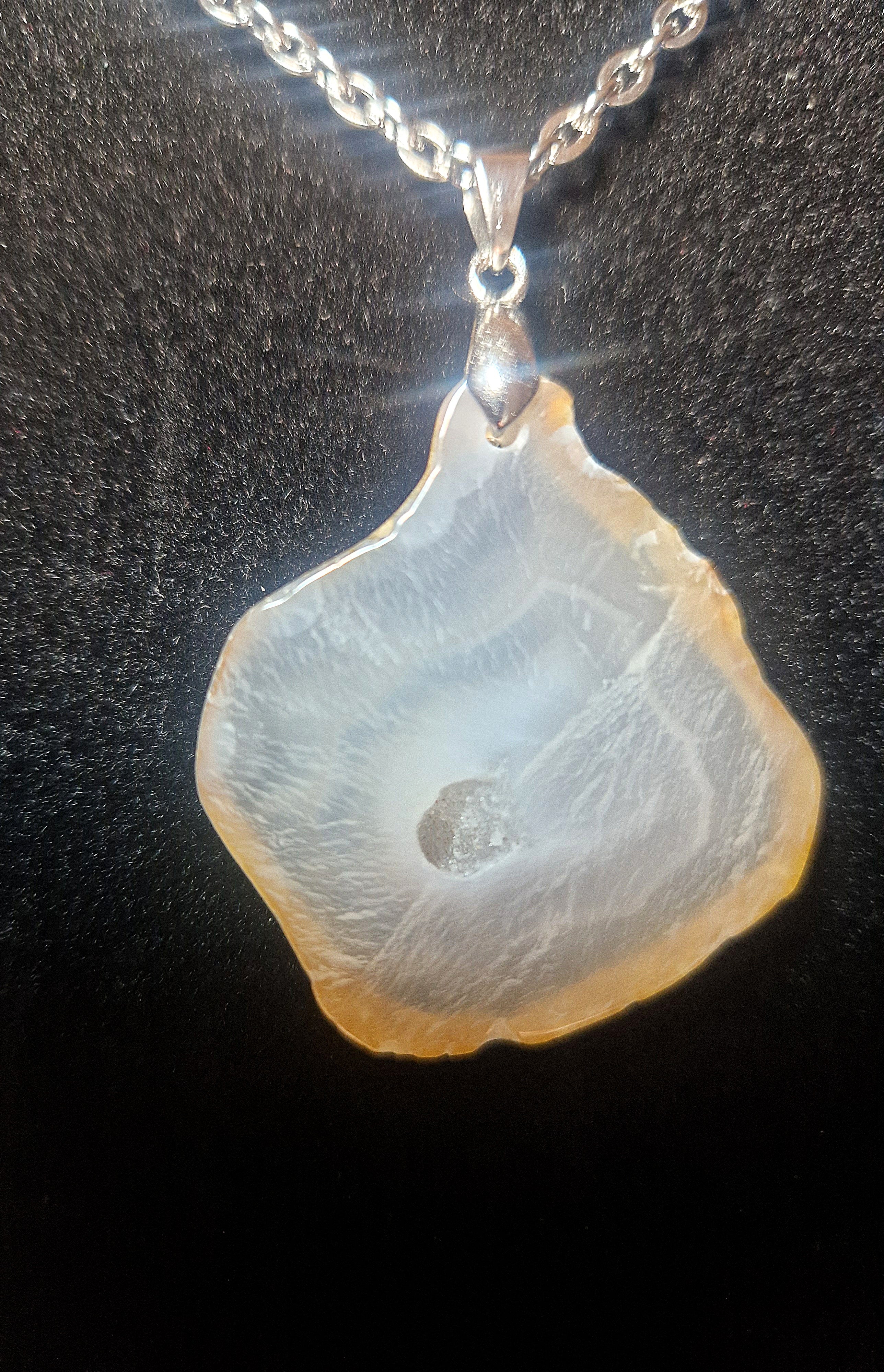 Achat Scheiben-Anhänger mit Kette – zeitlose Eleganz & natürliche Balance