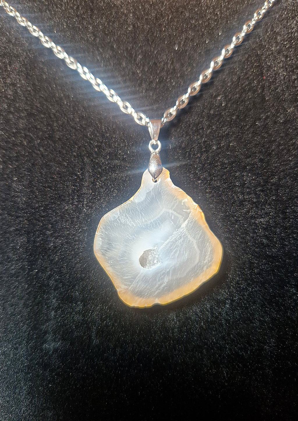 Achat Scheiben-Anhänger mit Kette – zeitlose Eleganz & natürliche Balance