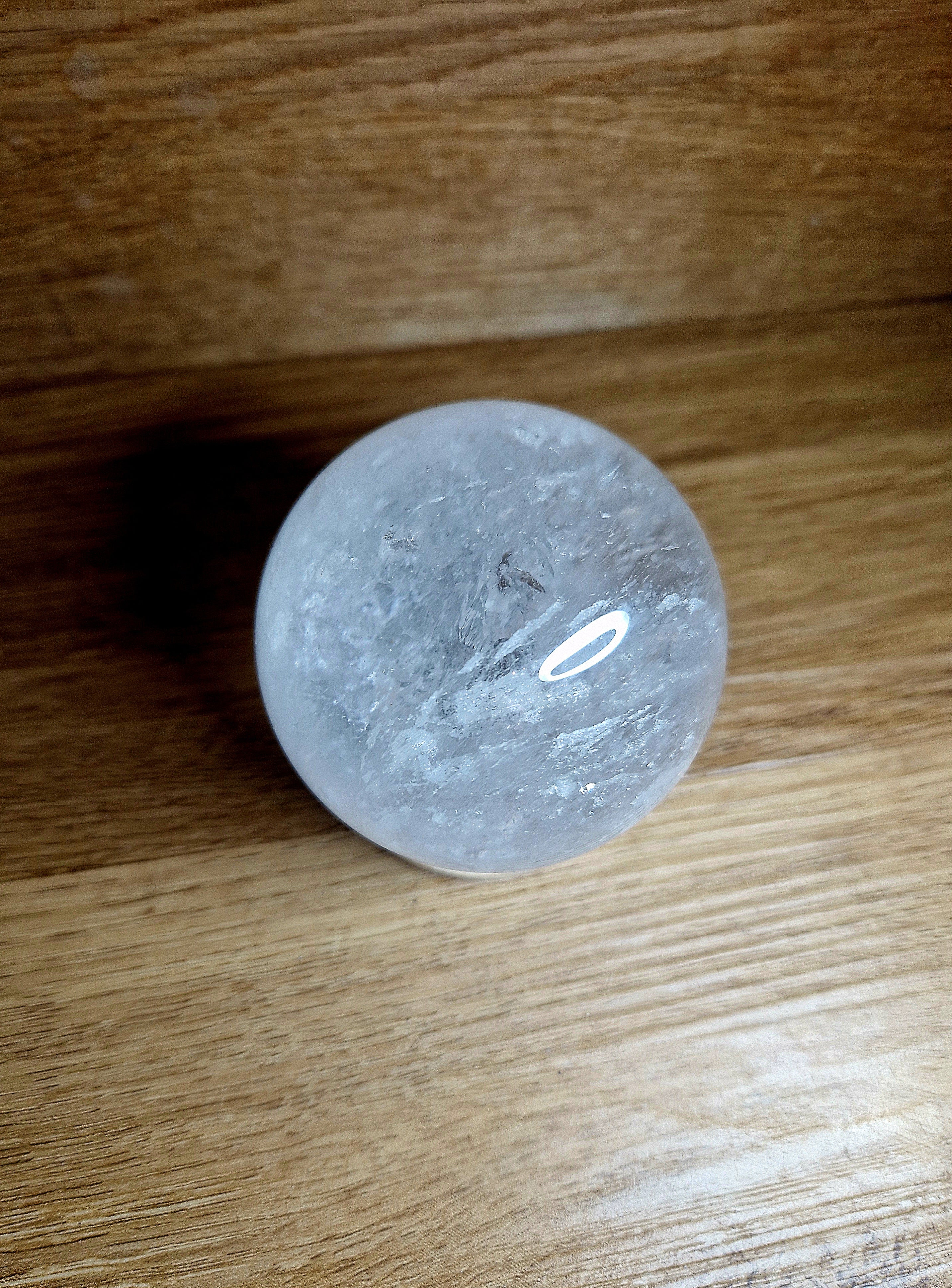 Bergkristall Kugel – 7,4 cm • 548 g • Klarheit & Lichtenergie