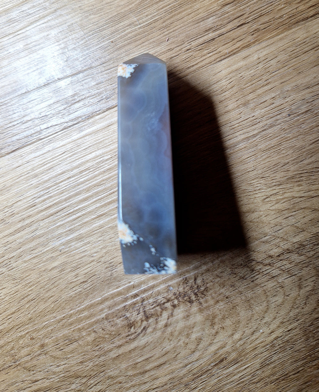 Achat Tower mit natürlicher Kristallöffnung – Einzelstück