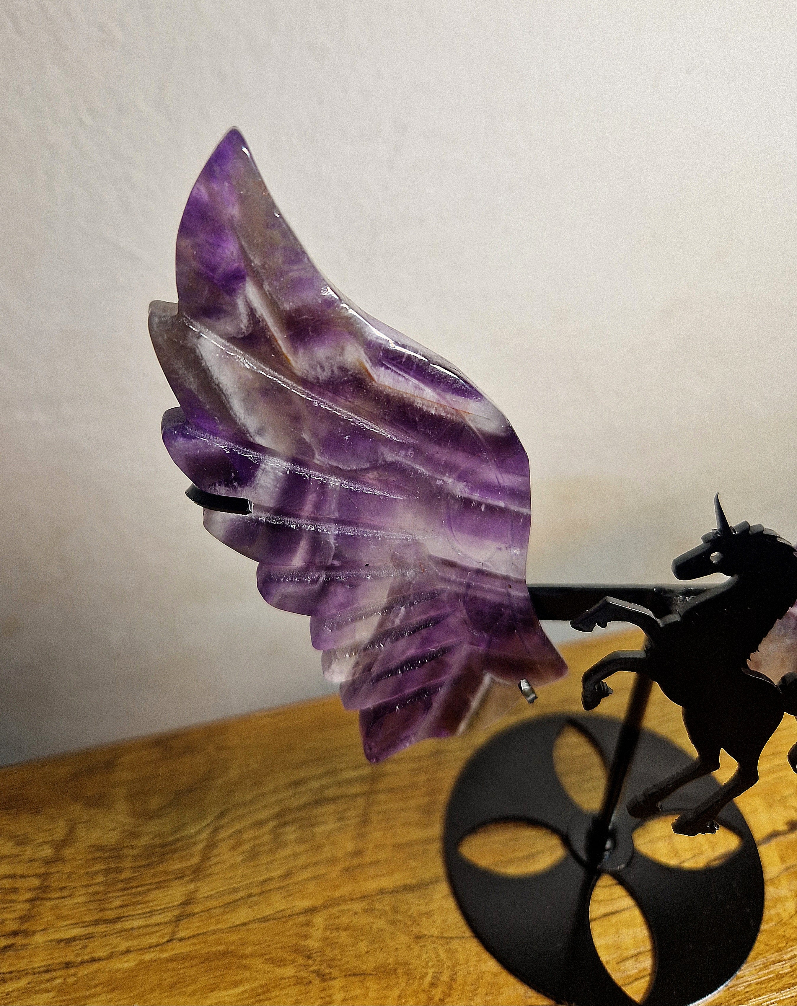 Geflügeltes Einhorn mit Amethyst-Flügeln – B-Ware / Einzelstück