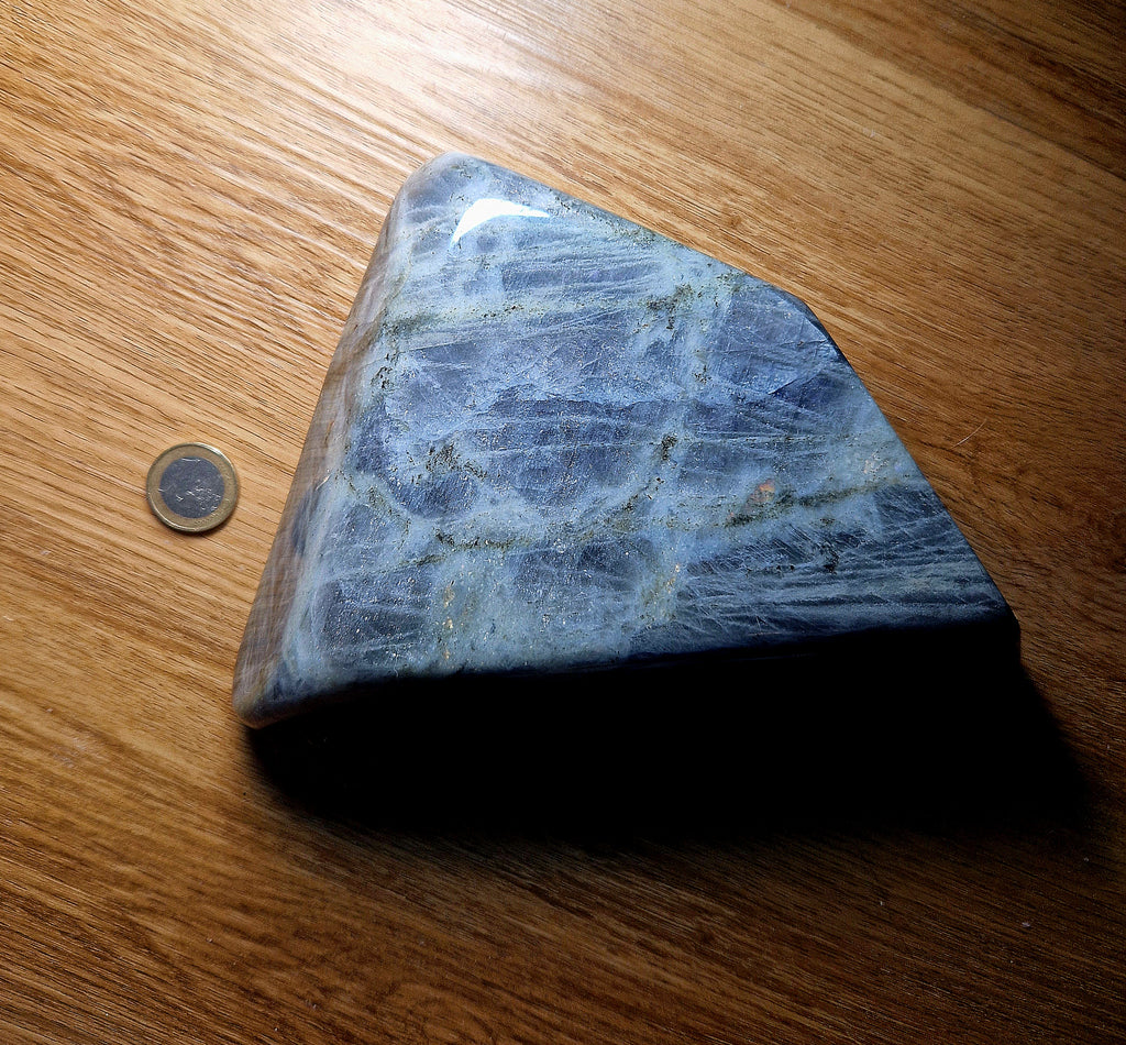 Labradorit Freiform – großes kraftvolles Unikat mit violett-blauer Labradorisierung