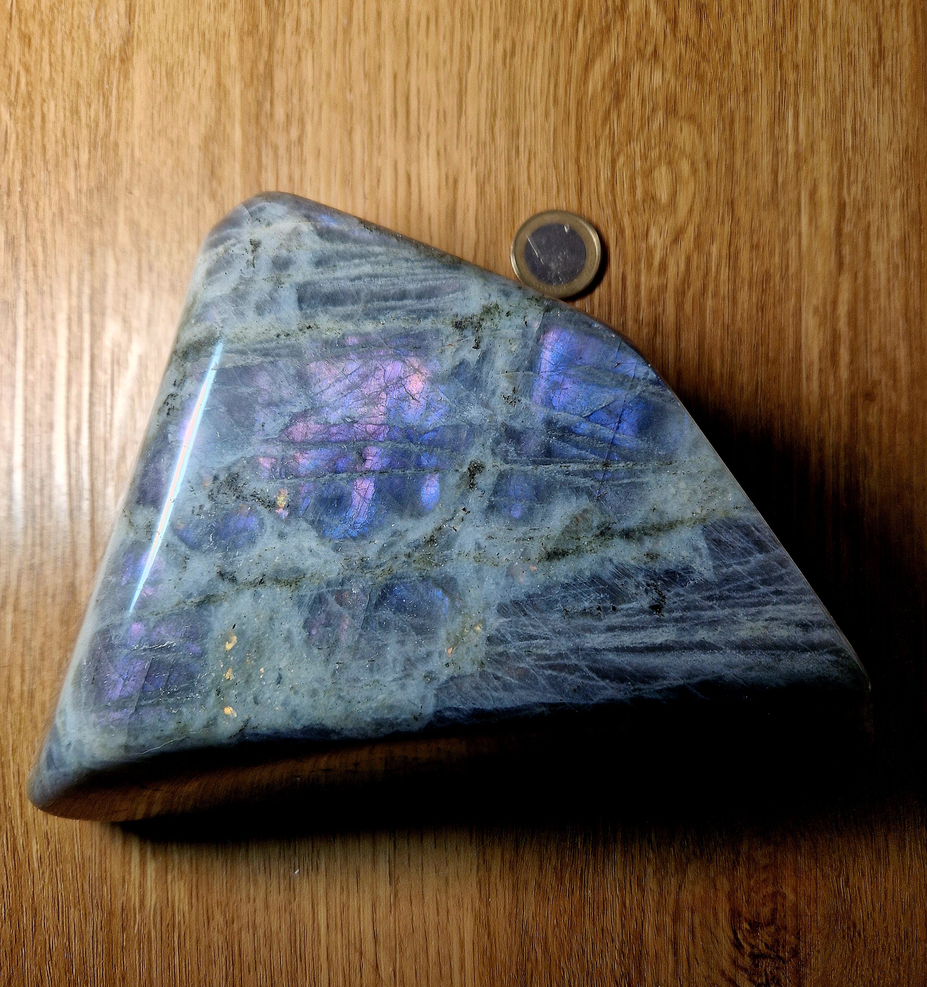 Labradorit Freiform – großes kraftvolles Unikat mit violett-blauer Labradorisierung