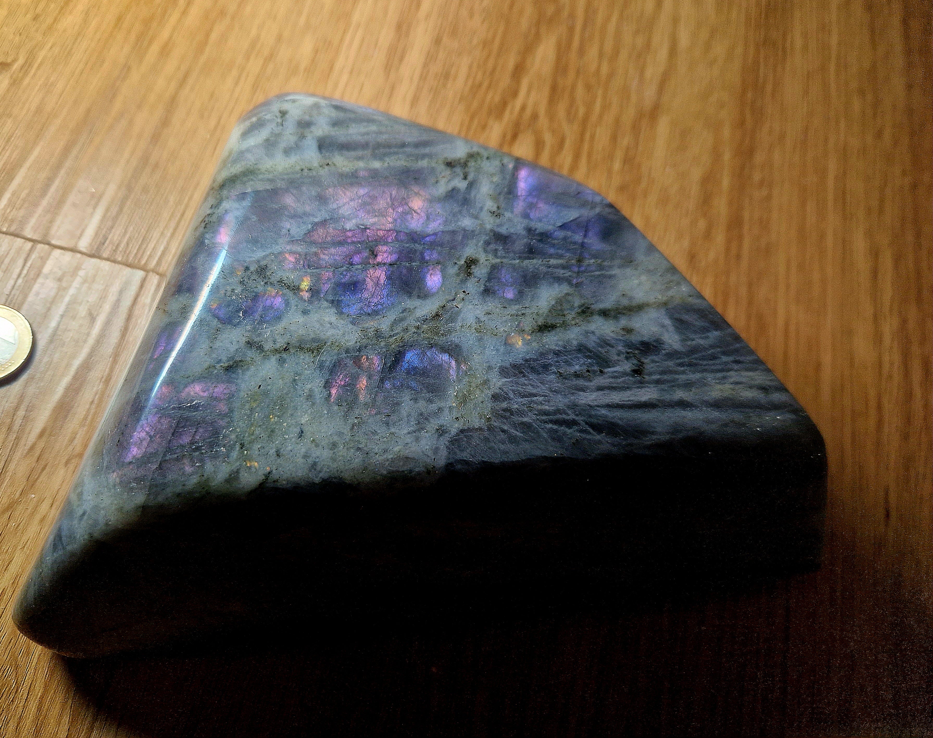 Labradorit Freiform – großes kraftvolles Unikat mit violett-blauer Labradorisierung