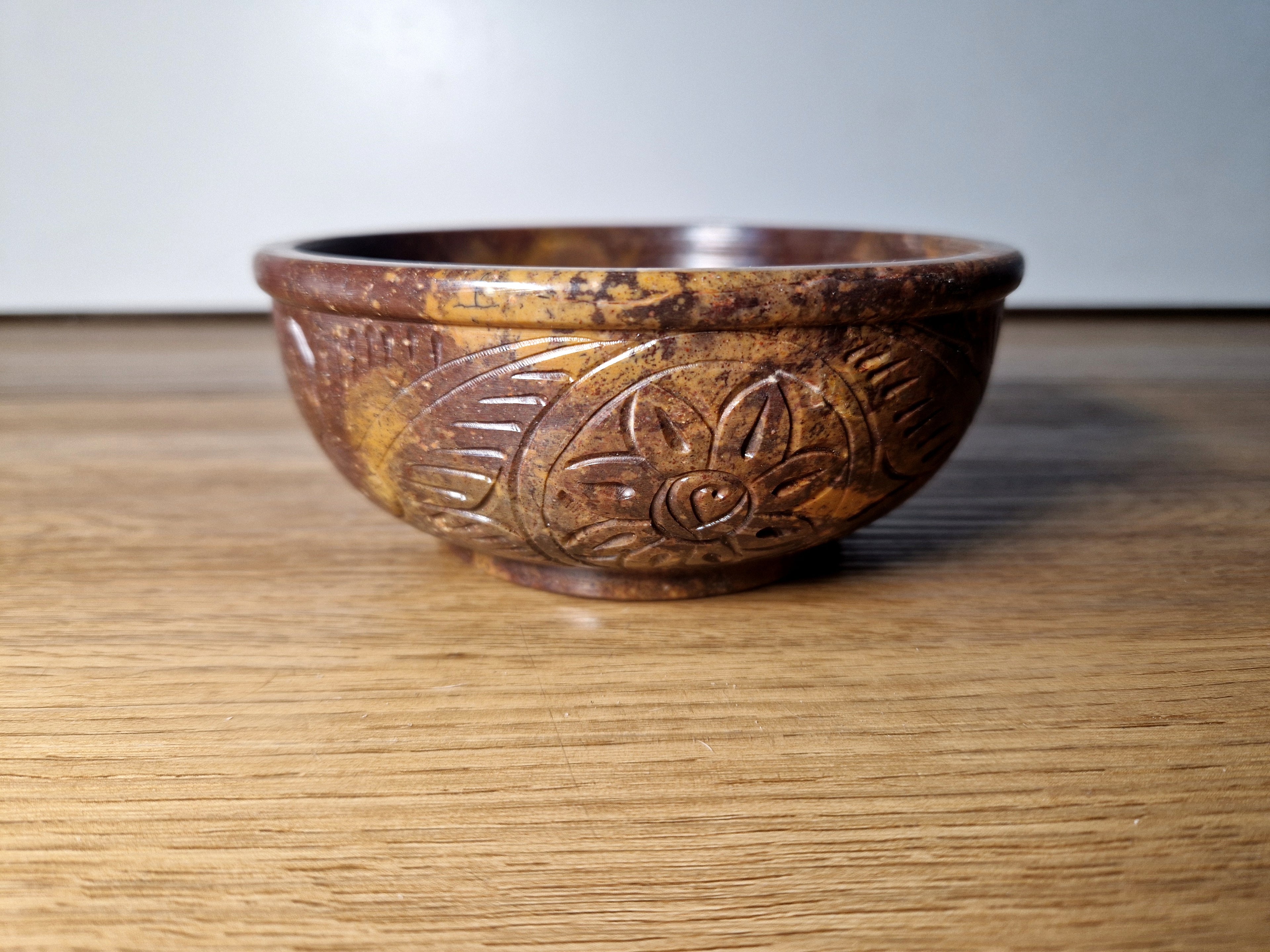 Handgefertigte Speckstein Räucherschale aus Indien  – ein Stück gelebte Ritualkultur