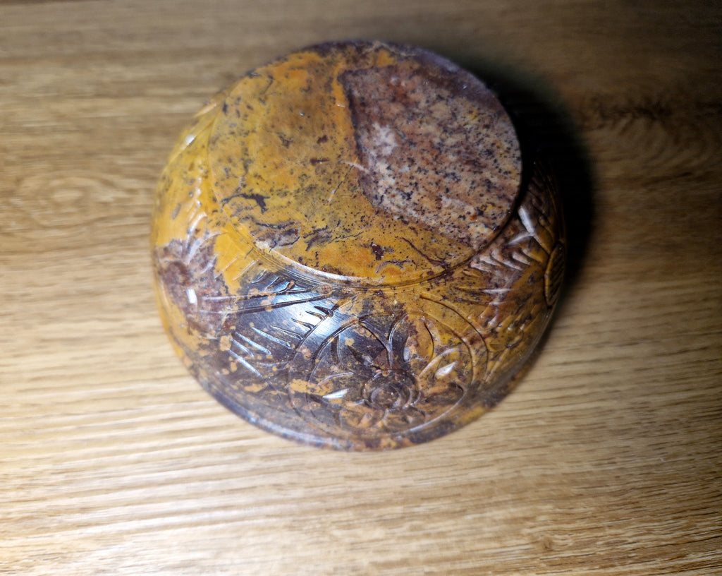 Handgefertigte Speckstein Räucherschale aus Indien  – ein Stück gelebte Ritualkultur