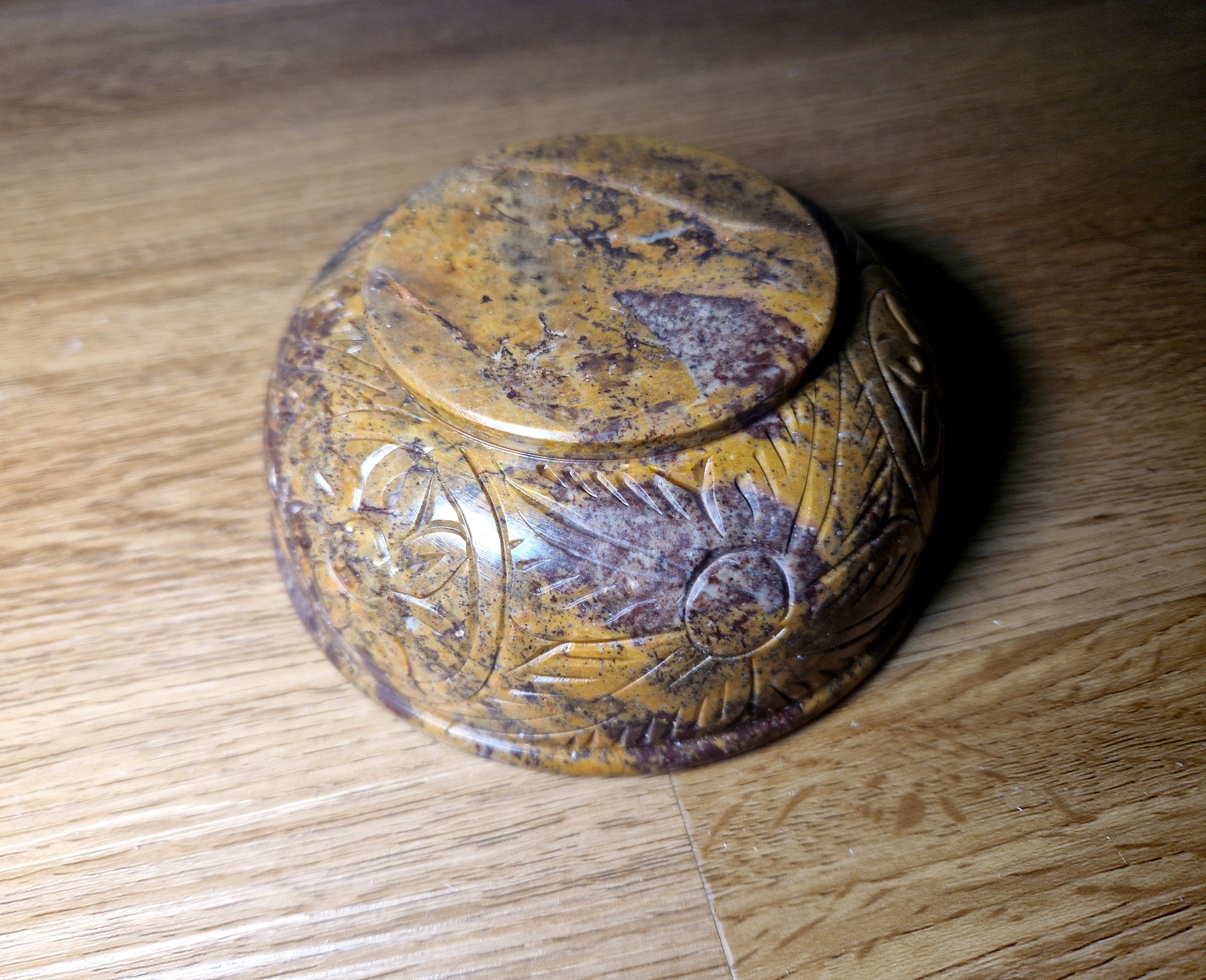 Handgefertigte Speckstein Räucherschale aus Indien  – ein Stück gelebte Ritualkultur