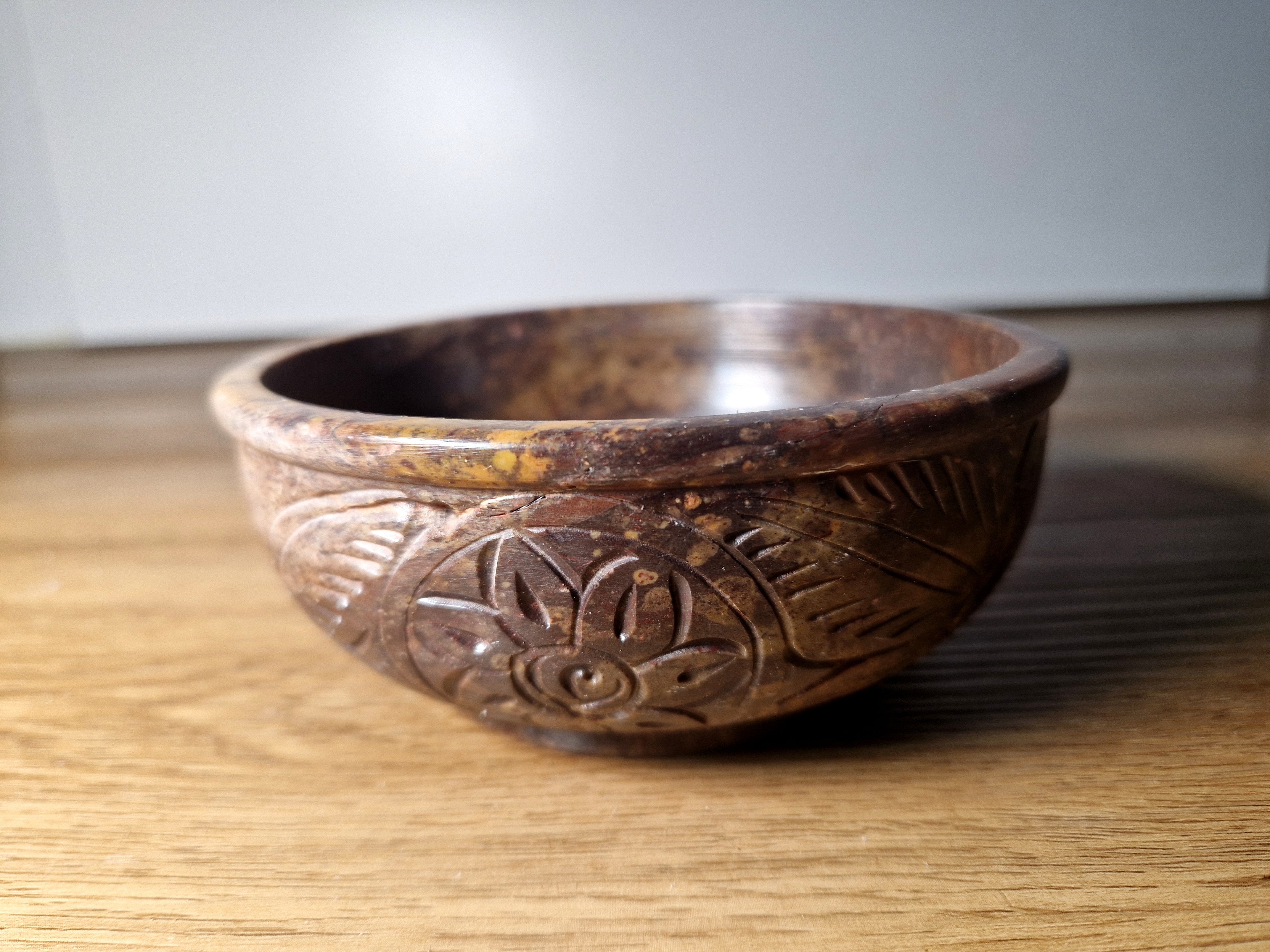 Handgefertigte Speckstein Räucherschale aus Indien  – ein Stück gelebte Ritualkultur