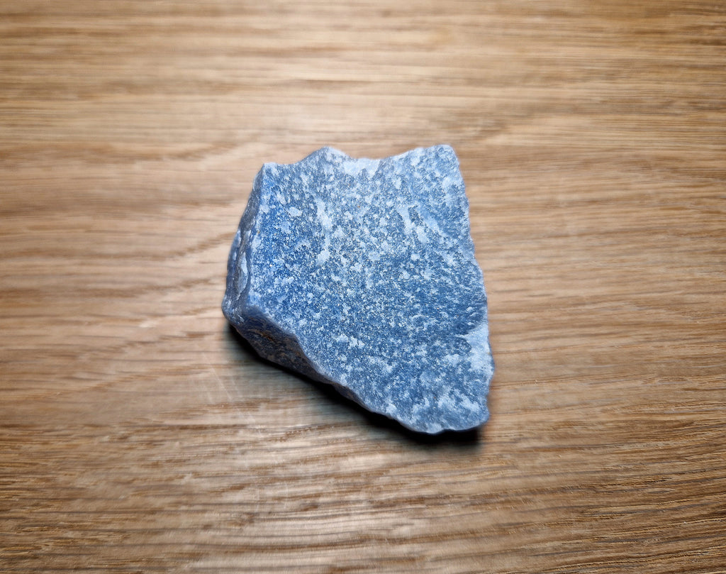 Blauer Anhydrit (Angelit) – Rohstein ca. 6 × 5 cm 62,57 g