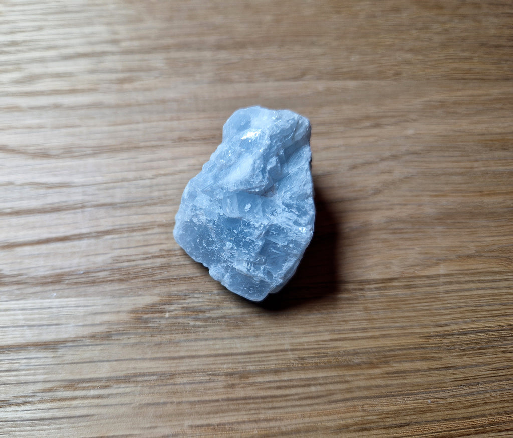 Blauer Calcit Rohstein – Sanfte Ruhe & innere Klarheit