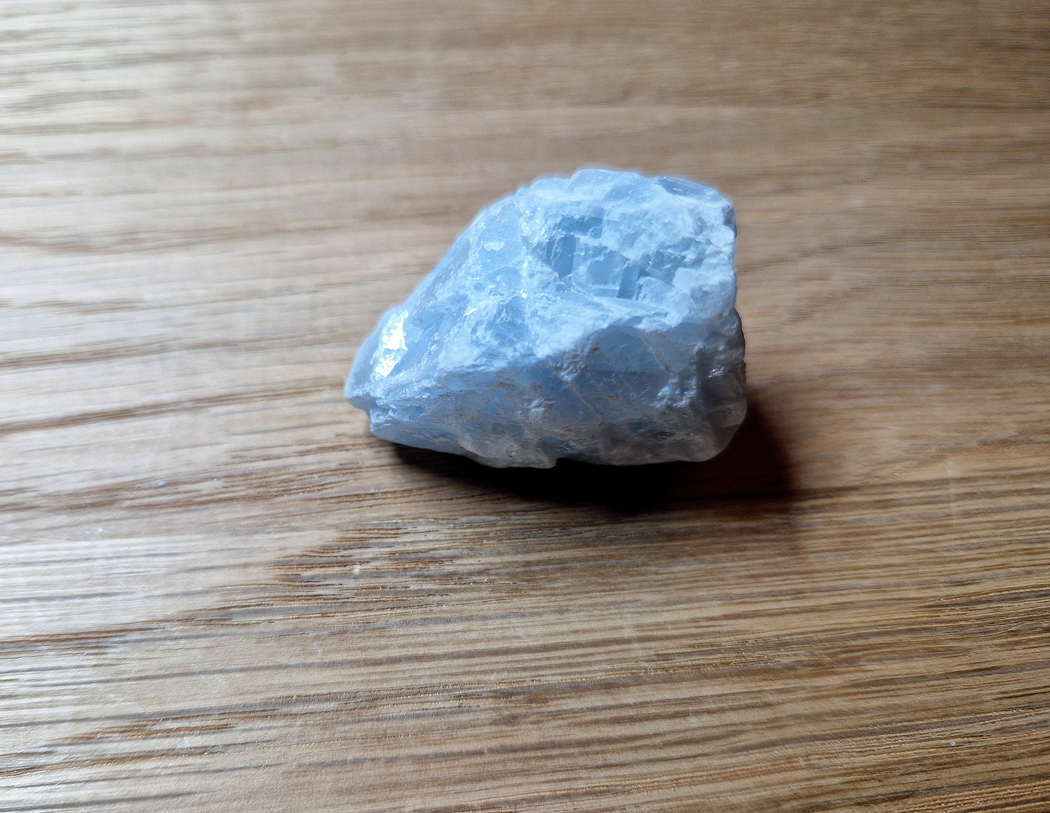 Blauer Calcit Rohstein – Sanfte Ruhe & innere Klarheit