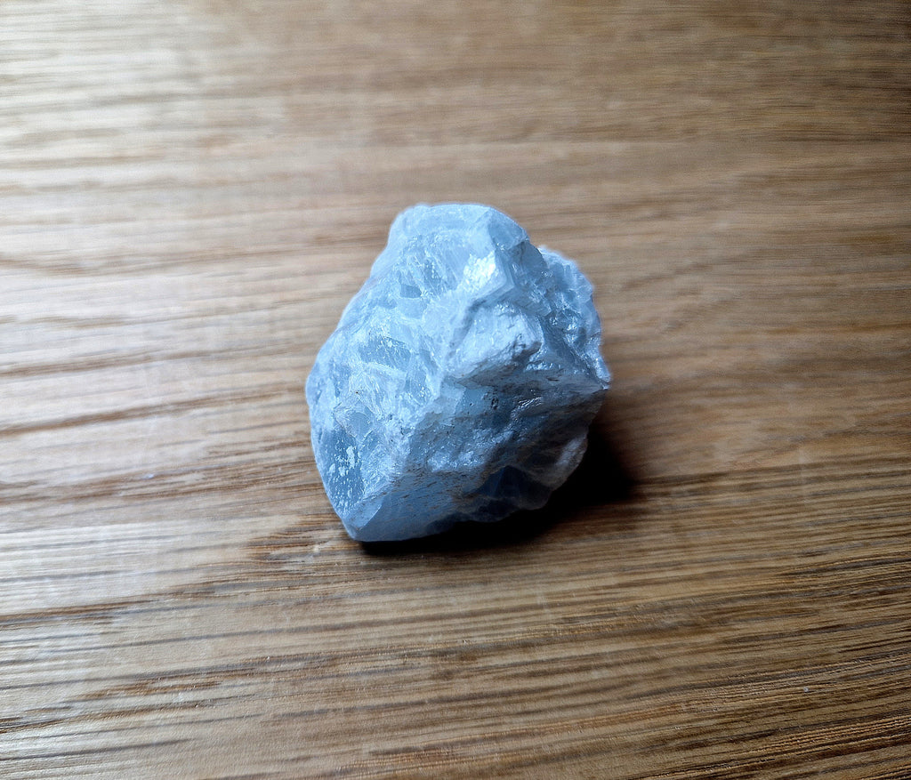 Blauer Calcit Rohstein – Sanfte Ruhe & innere Klarheit