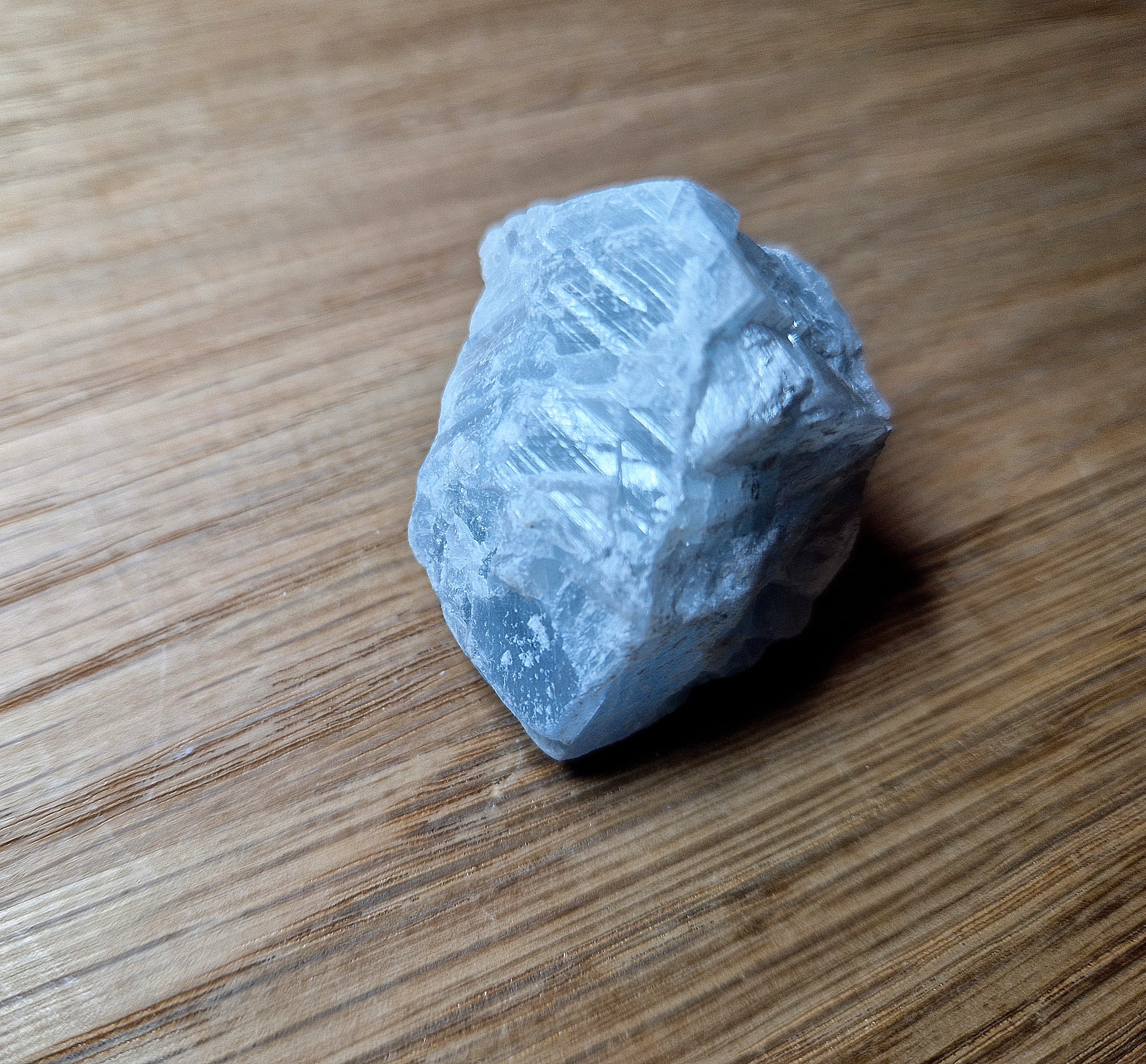 Blauer Calcit Rohstein – Sanfte Ruhe & innere Klarheit