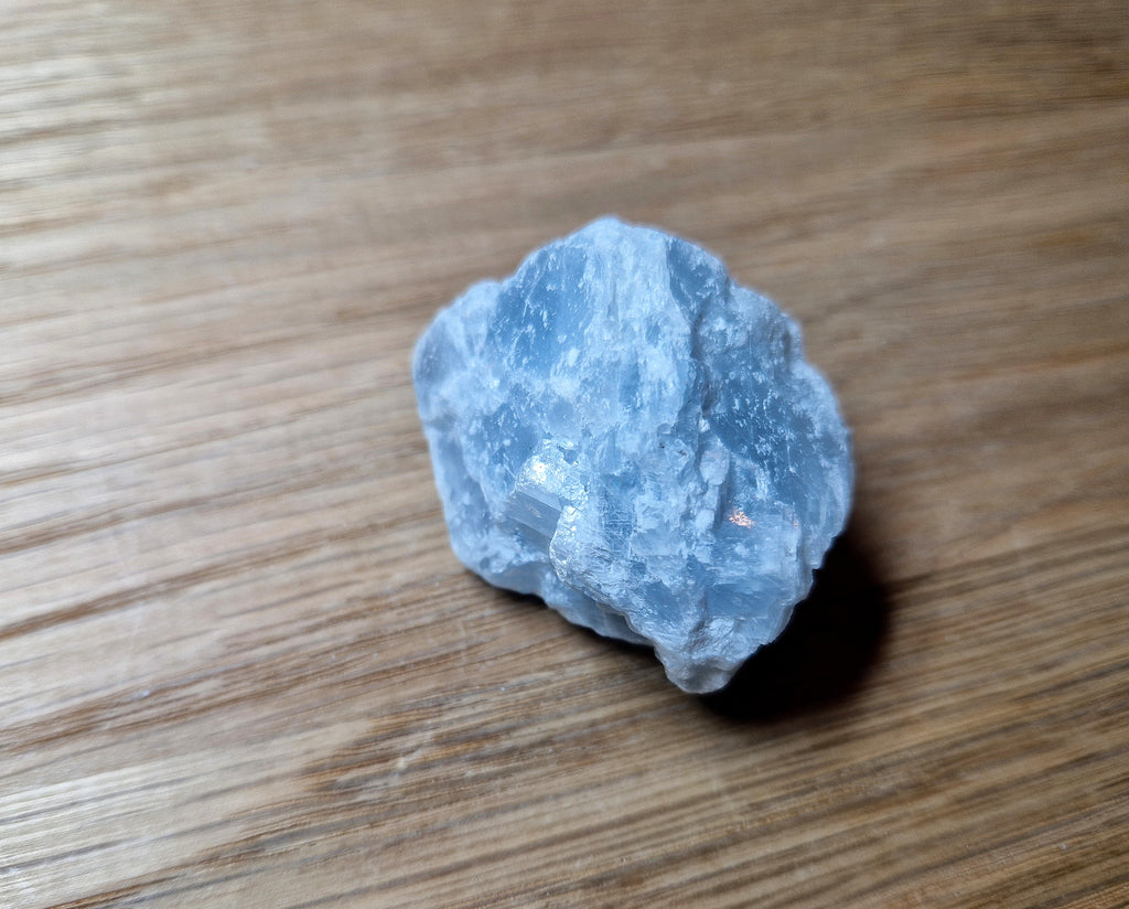 Blauer Calcit Rohstein – Sanfte Ruhe & innere Klarheit