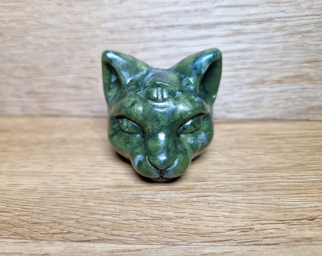 Serpentin Katze mit drittem Auge – handgeschnitztes Unikat