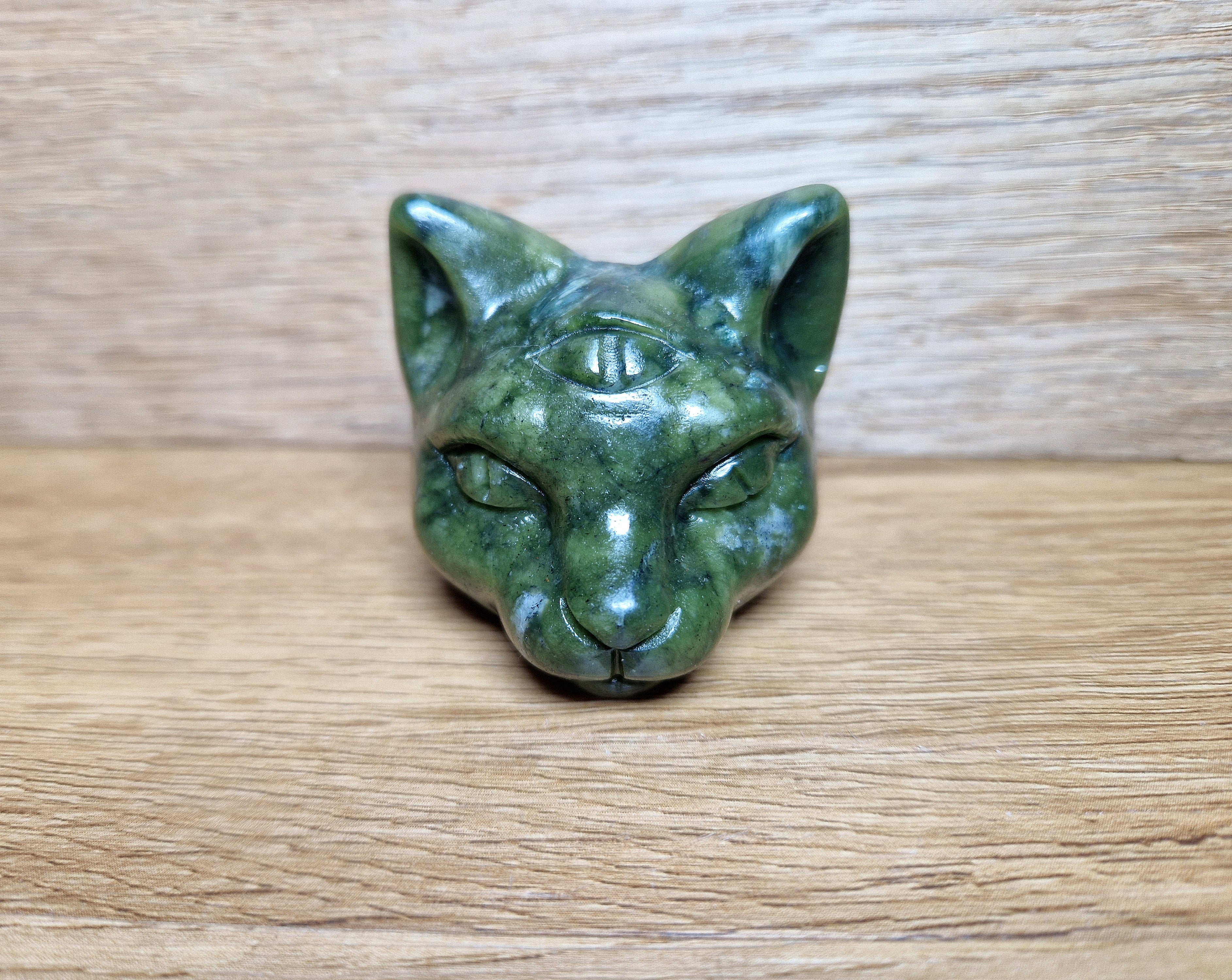 Serpentin Katze mit drittem Auge – handgeschnitztes Unikat