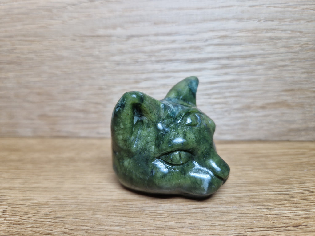Serpentin Katze mit drittem Auge – handgeschnitztes Unikat