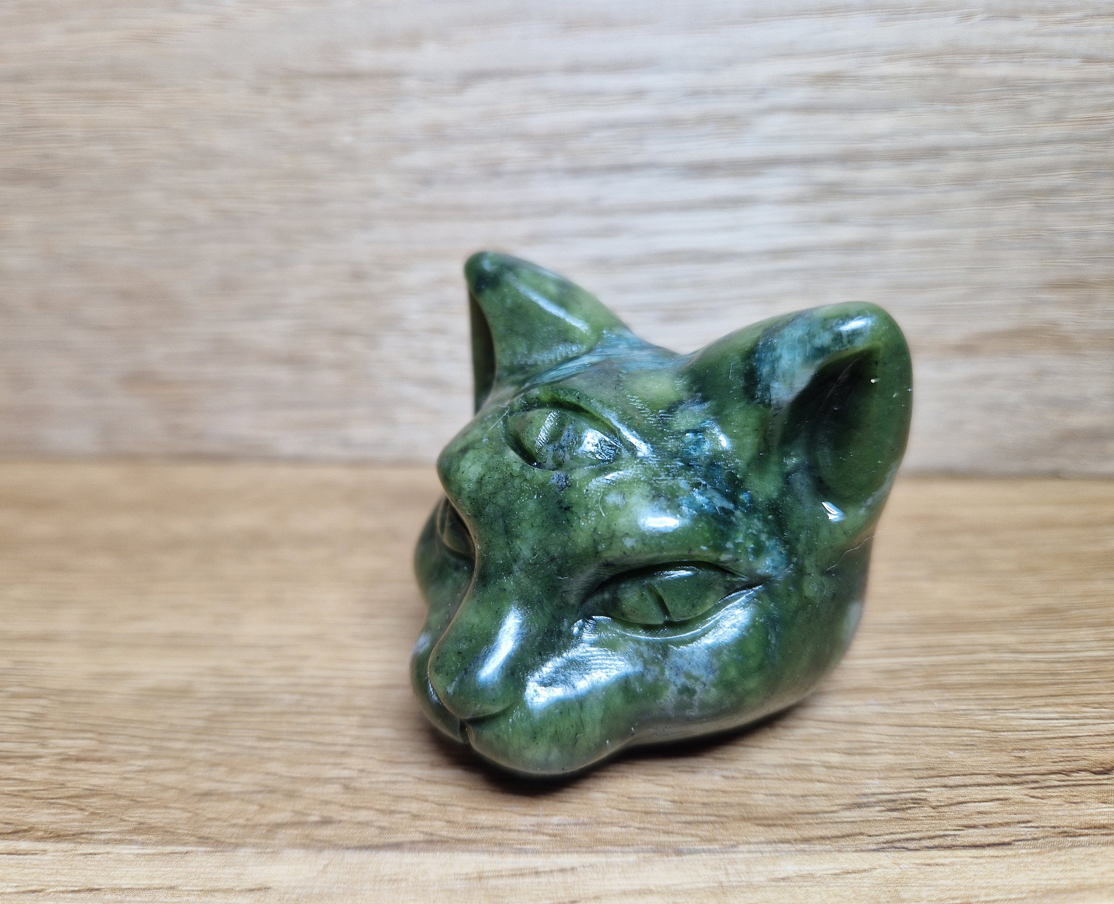 Serpentin Katze mit drittem Auge – handgeschnitztes Unikat