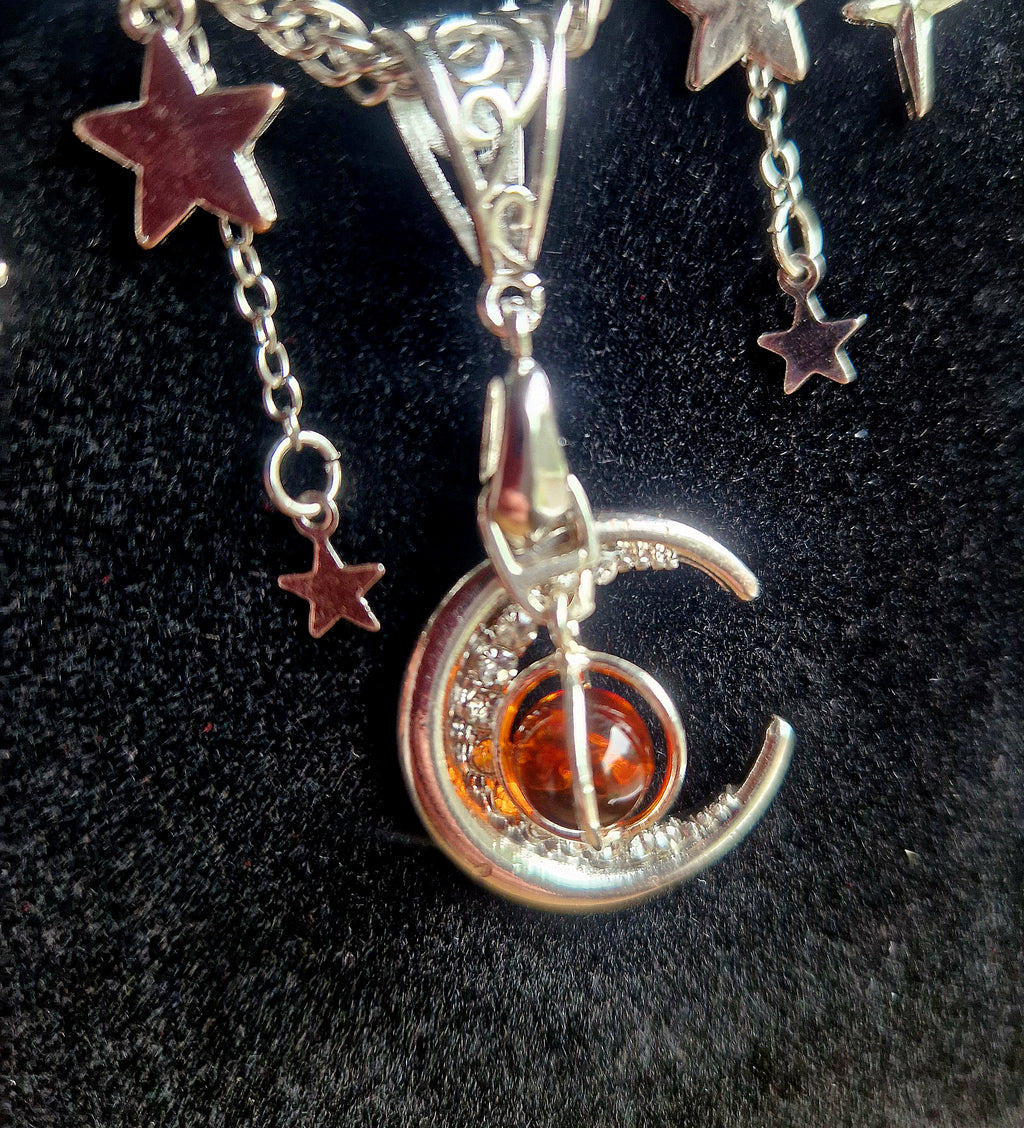 Mystische Mond Halskette mit baltischem Bernstein, Sodalith & Aquamarin – Handgefertigter Edelsteinschmuck