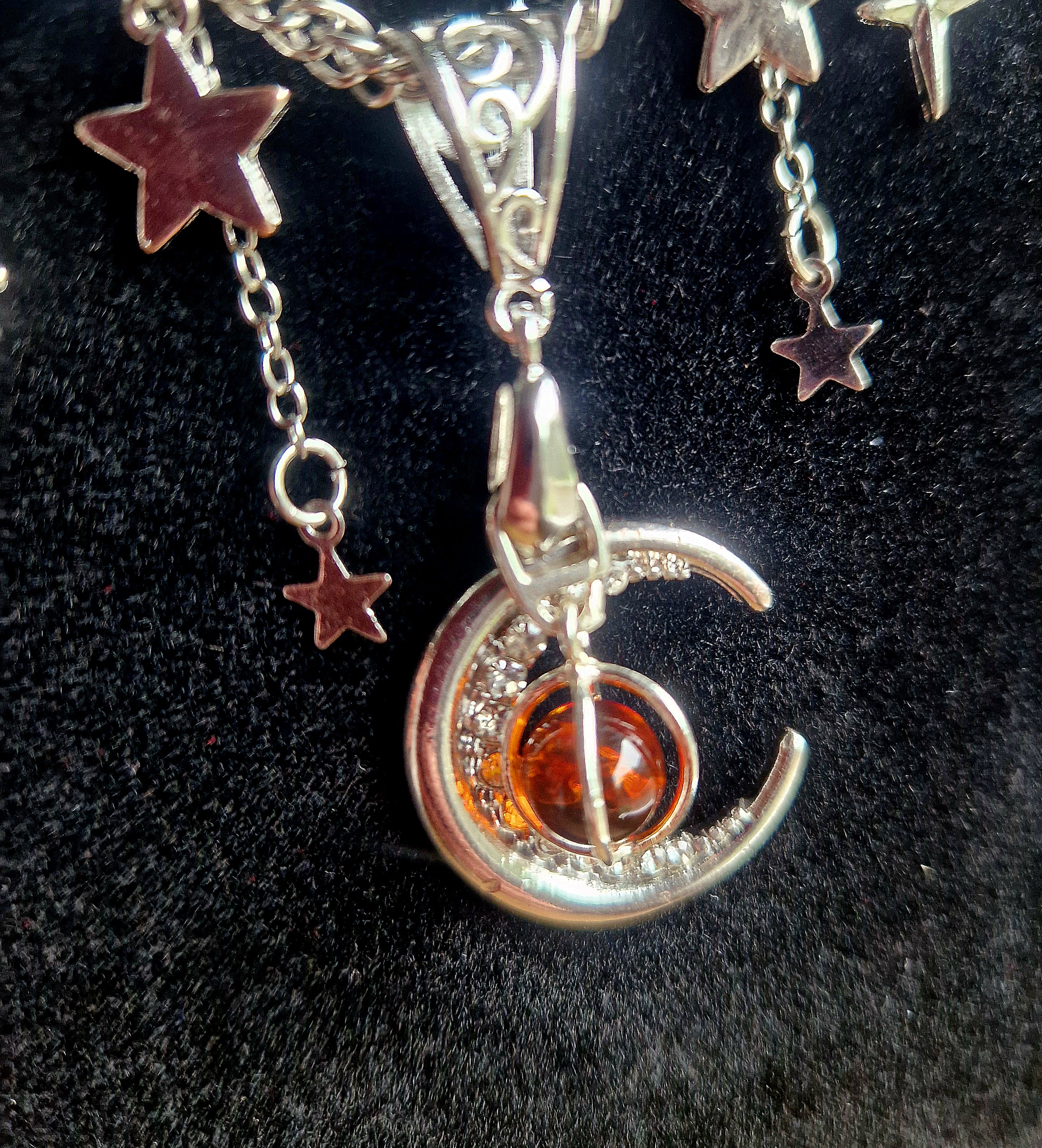 Mystische Mond Halskette mit baltischem Bernstein, Sodalith & Aquamarin – Handgefertigter Edelsteinschmuck