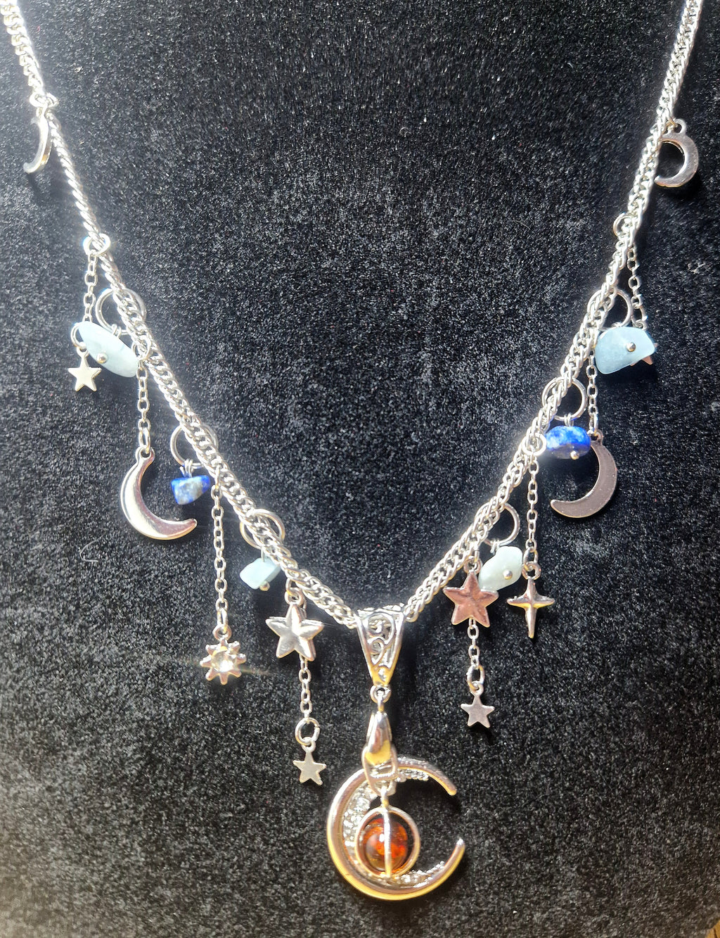Mystische Mond Halskette mit baltischem Bernstein, Sodalith & Aquamarin – Handgefertigter Edelsteinschmuck