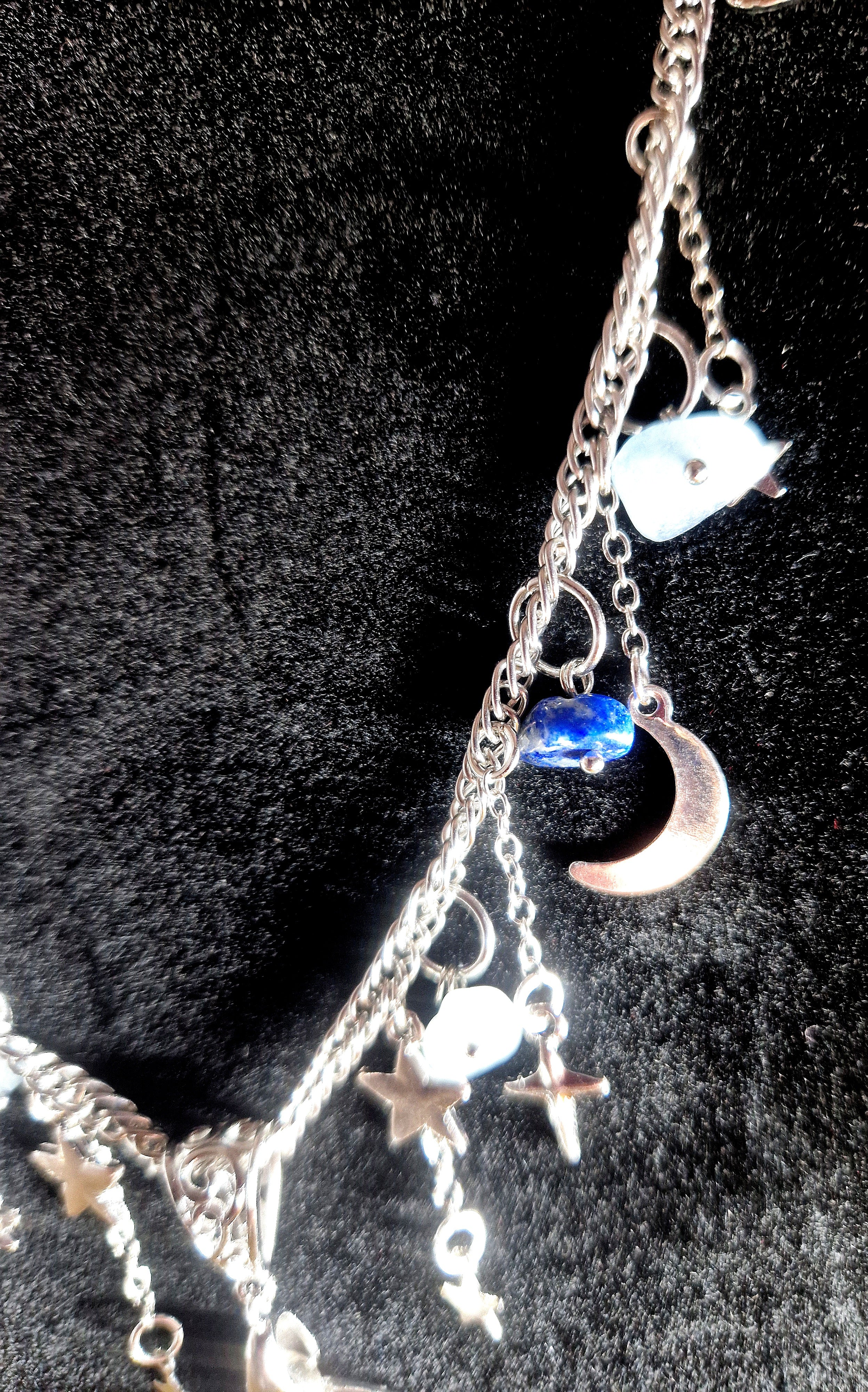 Mystische Mond Halskette mit baltischem Bernstein, Sodalith & Aquamarin – Handgefertigter Edelsteinschmuck
