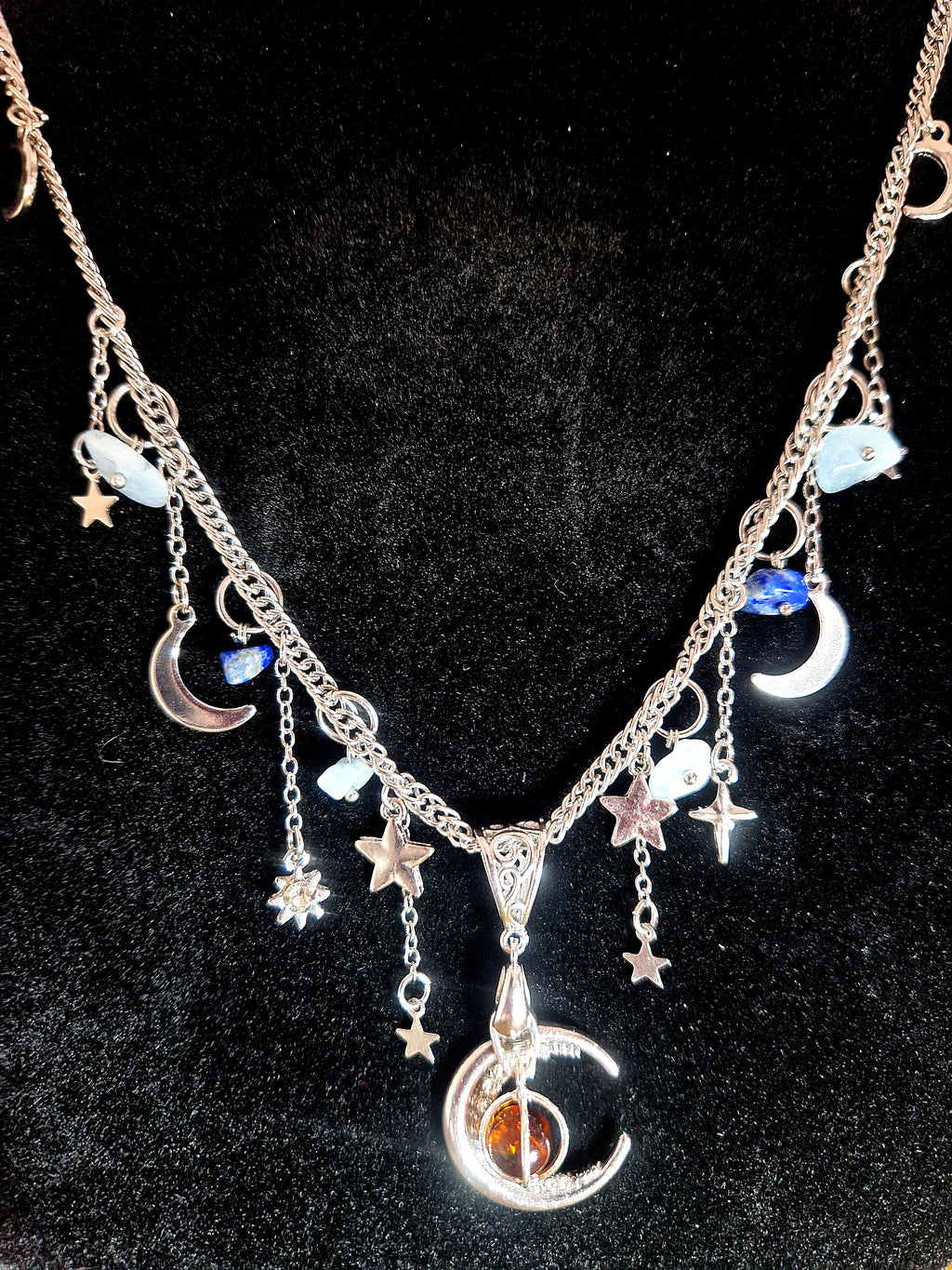 Mystische Mond Halskette mit baltischem Bernstein, Sodalith & Aquamarin – Handgefertigter Edelsteinschmuck