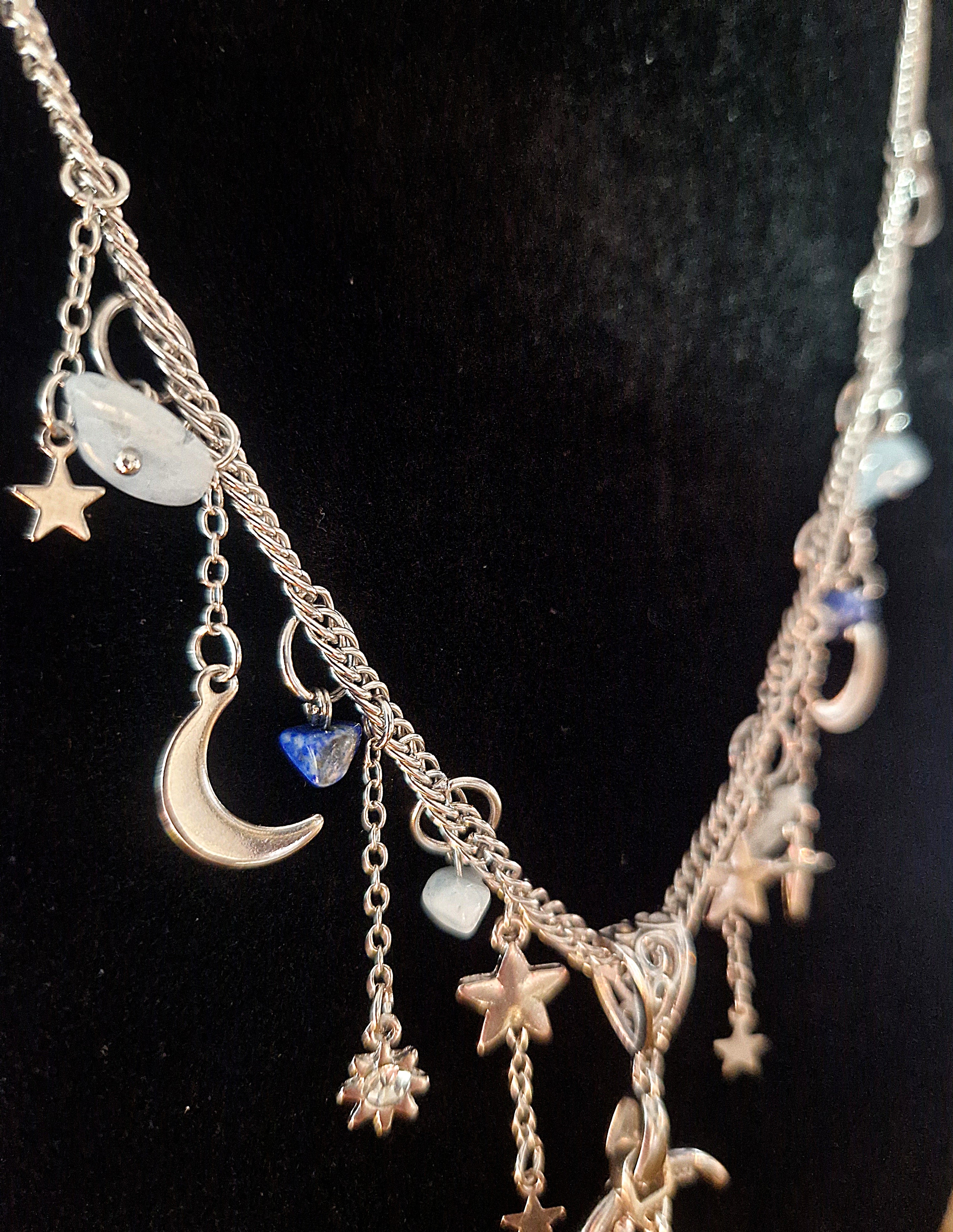 Mystische Mond Halskette mit baltischem Bernstein, Sodalith & Aquamarin – Handgefertigter Edelsteinschmuck