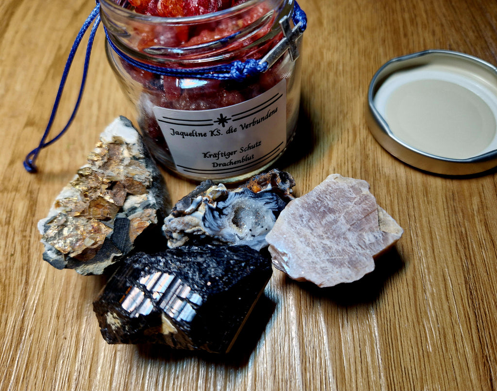 Drachenblut Schutz-Set – Räucherharz mit Pyrit, Turmalin, Mondstein & Achat-Geode