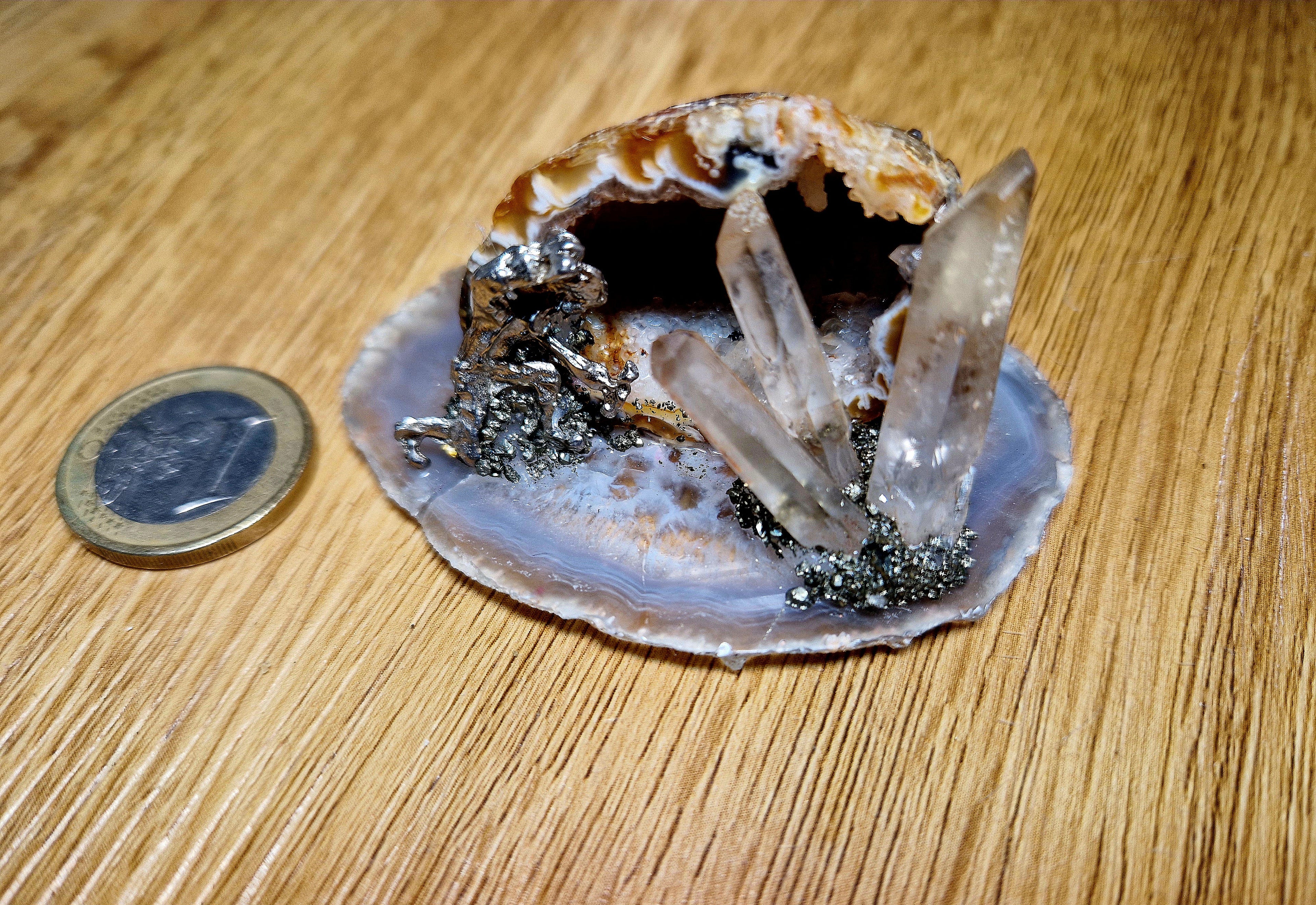 Achat-Geode mit Bergkristall & Pyrit – Einzigartiges Sammlerstück