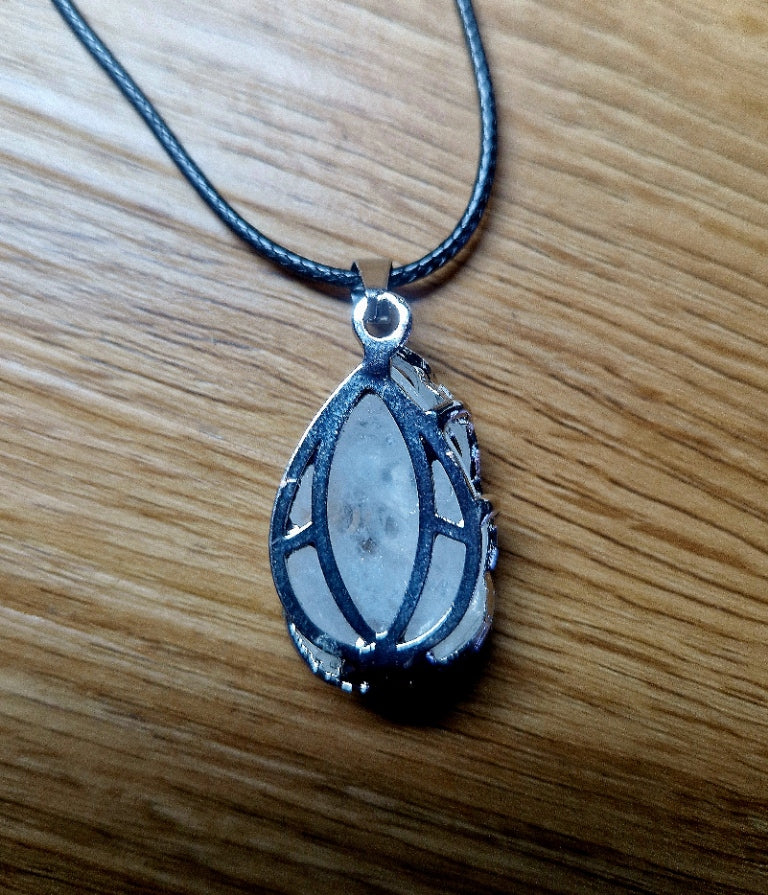 Edelstein-Kette „Pfau der Klarheit“ – Bergkristall, Edelstahl & Leder ✨
