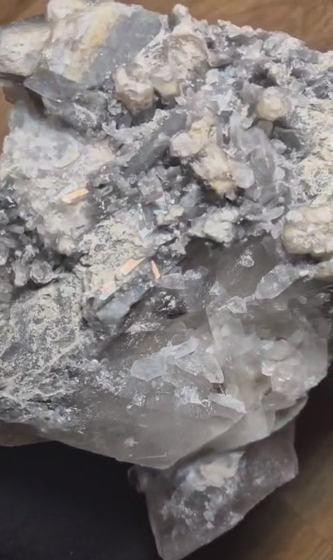 Bergkristall Druse – beidseitig kristallisiert 1,35 kg  Einzigartiges Sammler-Unikat AAA-Qualität