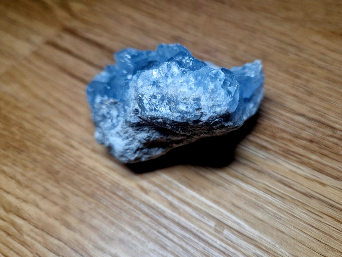 💎 Coelestin Naturstufe – ca. 209g himmelblaue Kristalle