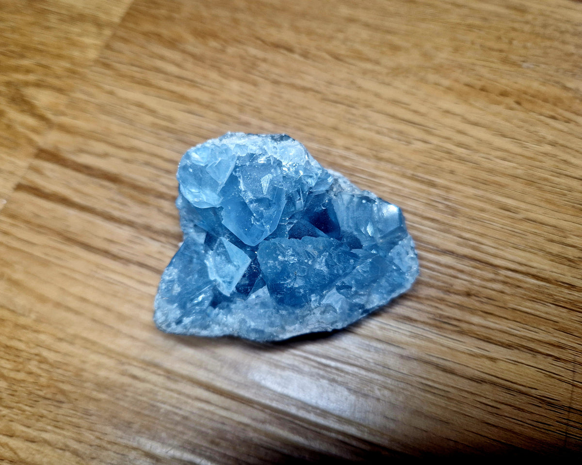 💎 Coelestin Naturstufe – ca. 209g himmelblaue Kristalle
